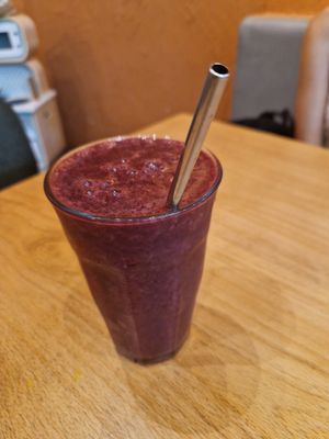 Batut vermell antiox at Morgentau. in Barcelona