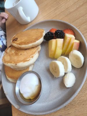 Brunch infantil, tortitas de canela at Morgentau. in Barcelona