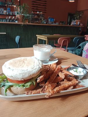 BLT Sandwich with the best sweet potato fries and super yummy alio dip - very delicious!! 😋 at Morgentau. in Barcelona