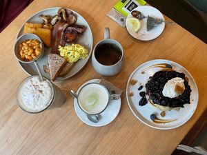 English breakfast, pancakes, matcha latte, green tea, zen smoothie  at Morgentau. in Barcelona