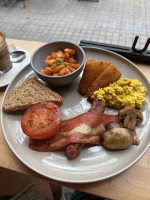 Full English  at Morgentau. in Barcelona