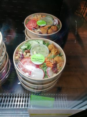 Vegan falafel bowl (fridge section) at FRA - Superfood - T1 in Frankfurt