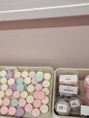 Tea lights and vaxes at Sweet Treat Melts  in East London