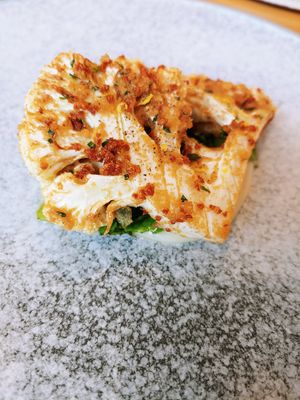 Cauliflower with garlic flakes and potato sauce at Legume Seoul in Seoul