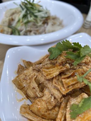 Tofu salad  at Mom's Pan-Fried Buns - 老娘水煎包 in Toronto