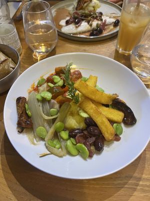 Possible de demander un plat vegan et ils le feront avec les légumes du jour. Excellent 💚   at Restaurant Le Calendal in Cassis