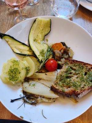 Local veggy plate at Restaurant Le Calendal in Cassis