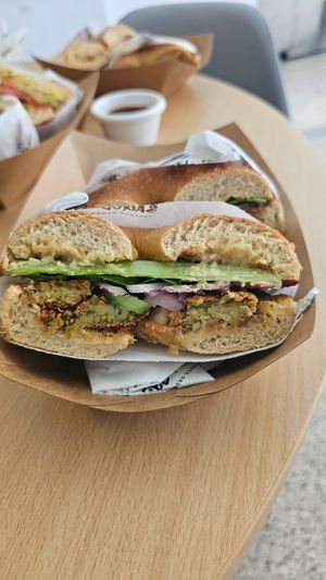 Falafel

Vegan
Hummus, tomato, cucumber and red onion at Bagel Me in Nicosia