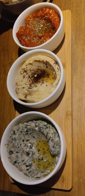 Tris di salse con focacce at Sarma Bistrot in Arezzo