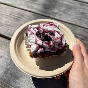 blueberry cake at Vegan Scoops in Orlando