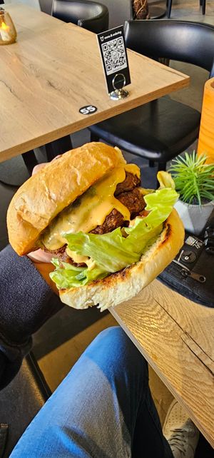  at Holy Cow in Bergen