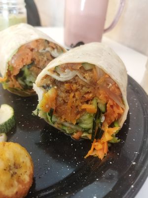 Burrito de nuggets de plátano (no había queso veggie así que le pusieron tinga de zanahoria) at The Veggie House in Mexico City
