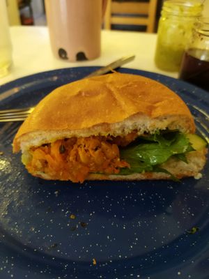 Hamburguesa de nuggets de plátano at The Veggie House in Mexico City