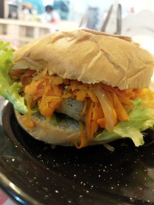 Hamburguesa de papa con quinoa #Veganuary at The Veggie House in Mexico City