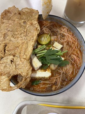 Mee Siam- value for money with the Fried soy bao  at Jia You Vegetarian - 泇佑素食 in East Singapore