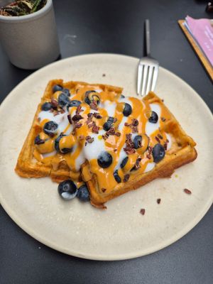 Spelt waffle at Lucy's The Deli in Berlin