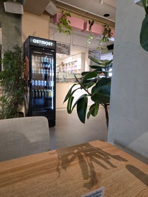  at Lucy's The Deli in Berlin