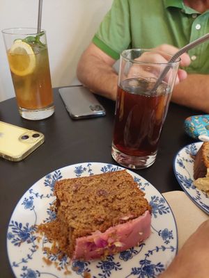 Lemonade + ice coffee + cakes at Dale Café  in Madrid