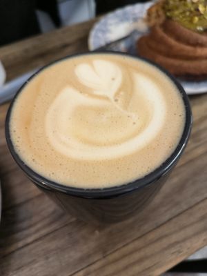Café grande con avena at Dale Café  in Madrid