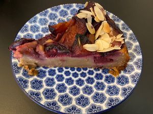 Tarta de ciruela sin gluten   at Dale Café  in Madrid