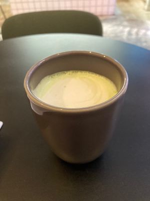 Oat milk matcha latte at Dale Café  in Madrid