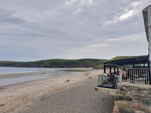 Outside tables at the beach at Gwesty Tŷ Newydd in Aberaeron