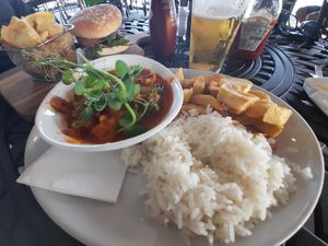 Curry which was quite good! Funny you can order either with rice or chips or both.so my first curry with chips😅 at Gwesty Tŷ Newydd in Aberaeron