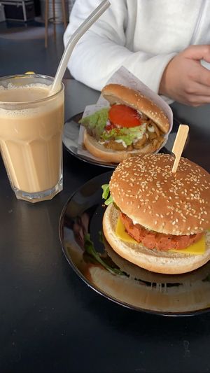 Spekulatiusshake, Döner Burger und Cheeseburger  at Savory in Frankfurt