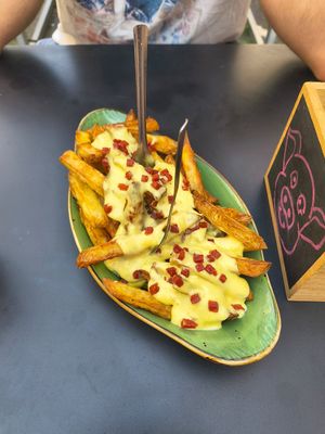 Cheesy bacon fries at Savory in Frankfurt