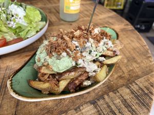 Loaded fries mit Grüner Soße    at Savory in Frankfurt