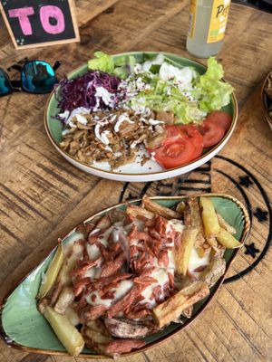 Döner Teller und Cheezy-Bacon-Fries    at Savory in Frankfurt