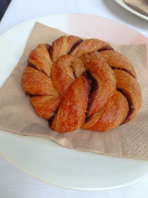 Cinnamon roll at 123V Bakery in London