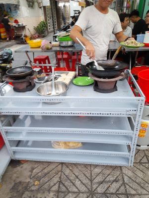 Cooking outside fried rice at Phưoc Ngan in Ho Chi Minh City