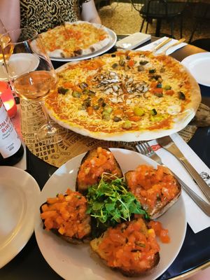 Bruschetta, vegan pizza at L'Osteria in Prague