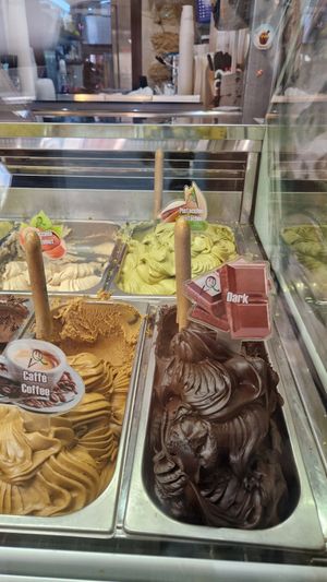 The dark chocolate was vegan at Squagghiò in Cefalu