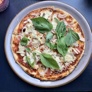 Cheesy Garlic Pizza  at NOAH in Mainz