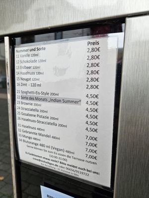 Reduced vending machine menu: not all vegan flavors are marked as such😒(e.g. 13, 15, 33, maybe more) at Die Eisheiligen in Gersfeld