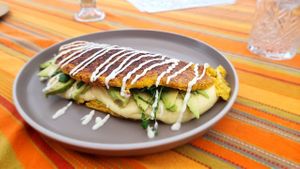 La arepa que parece chorreada y que no me gustó la combinación de sabores, pero a mi amigo si. at Imenü in Escazu