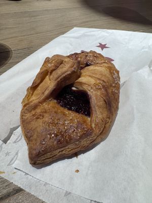 Pastry   at EDI - Prêt A Manger in Edinburgh