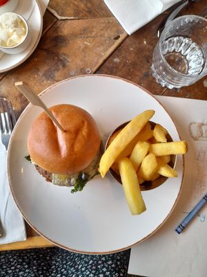 Burger at The Queen's Head in Kingston Upon Thames