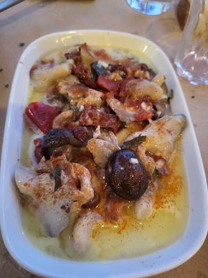 Mushrooms variety in garlic oil and lemon sauce. New entry. Delicious. at To Paradosiako Kafeneio  in Euboea