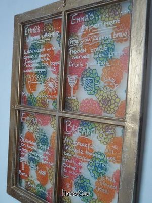 Not just the usual boring old grated tomato on toast with oil that you usually get in these parts. Spoilt for choice here. Something for all tastes at Veganbnb Travel - Spain in Malaga