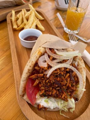 Kleines Mittagessen; Pita Gyros at T Veg  in Rhodes