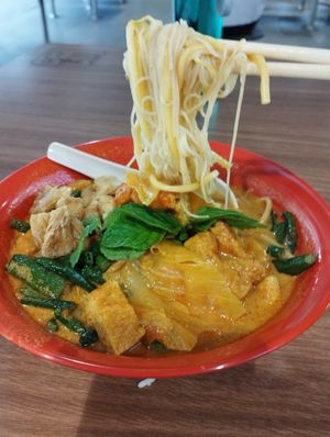 Curry Mee at Hong Yi Vegetarian 弘一斋 in Central Singapore