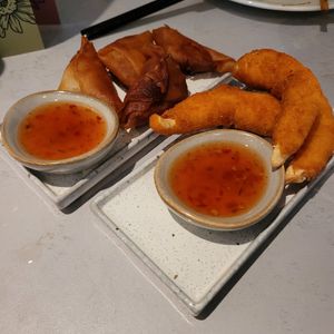 Samosa's en Eby Fry at Miss Maddy in Delft