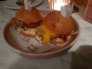 Mini burgers at Miss Maddy in Delft
