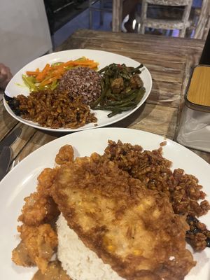 Selection from the buffet  at Dapur Kecil Lembongan in Lembongan