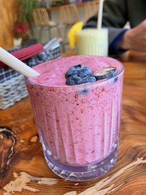Red berry smoothiee  at All Vegan in Antalya