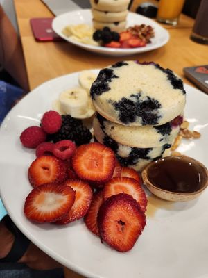  at Red's Leaf Café in Metuchen