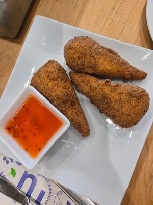  at Red's Leaf Café in Metuchen